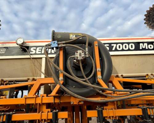 Cele Mobile 16 a 52 Autotrailer Neumática Fert al Costado