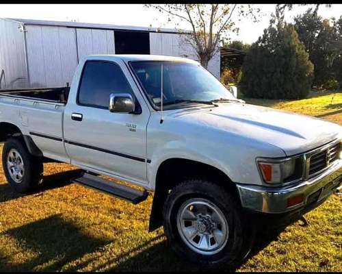 Toyota Hilux Cabina Simple 4X4