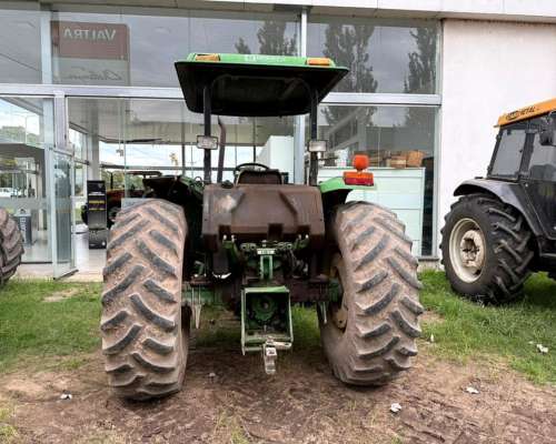 Tractor John Deere 5705 con Techo