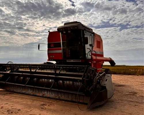 Cosechadora Massey Ferguson 5650, año 2003, 4.000 Hs Motor