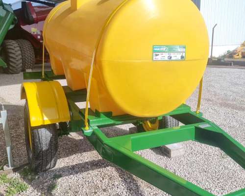Acoplado Tanque 1750 Litros