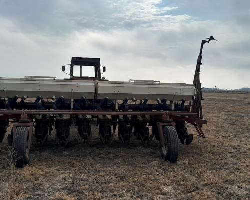 Massey Ferguson 1615 y Giorgi G6000