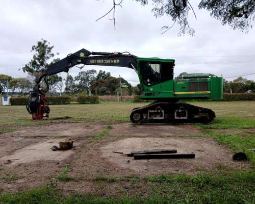 John Deere 2154d - con Cabezal Waratah 622