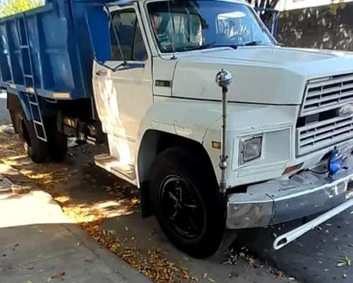 Ford F-7000 con Volcador año 1984