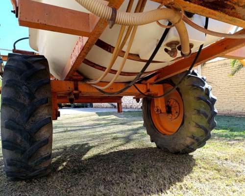 Pulverizador de Arrastre de 2000 Lts. Marca Sefo.