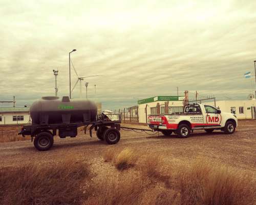 Acoplado Tanque de Agua 3400 Litros con Porta Latas