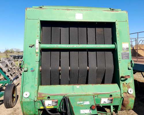 Rotoenfardadora John Deere 566.