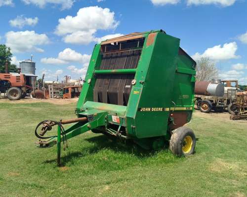 Rotoenfardadora John Deere 535 - en Funcionamiento.