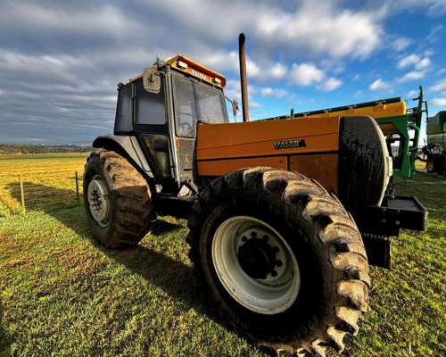 Tractor Valtra BH 180, año 2004