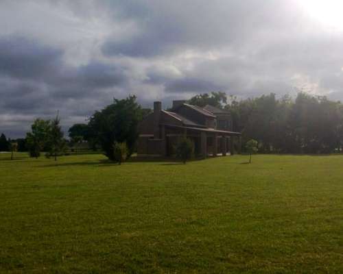Importante Casa de Campo a Min. de la Plata