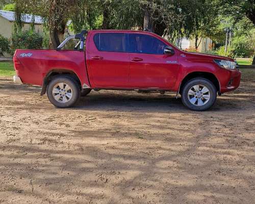 Toyota Hilux SR 4X4 Manual