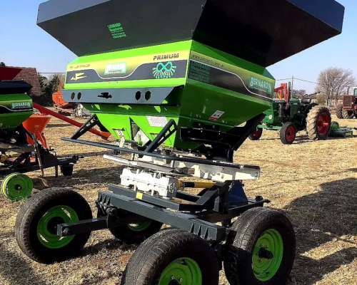 Fertilizadora Balancín Bernardin Capacidad de 2500 Litros