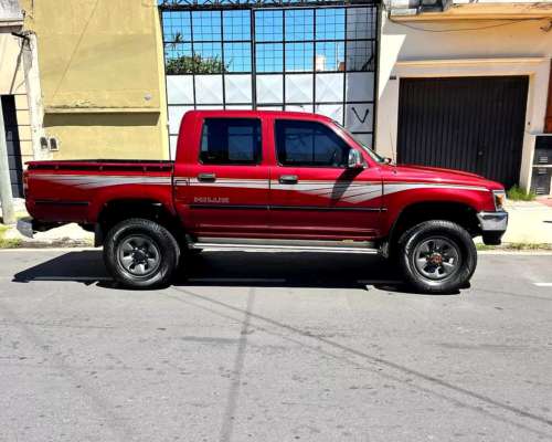 Toyota Hilux SR5 Motor 2.8 4X4 año 2001