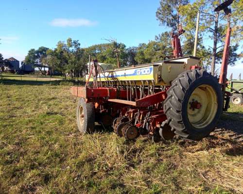 Sembradora Gherardi G-100 de 21 a 21 con Alfalfero