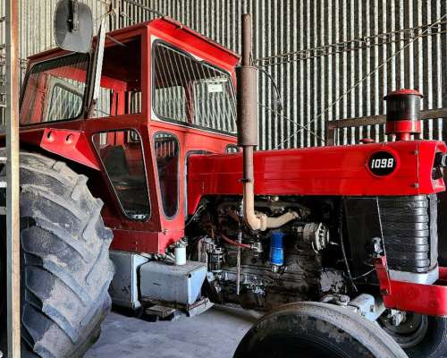 Massey Fergusson 1098 .