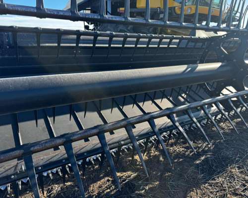 Cosechadora New Holland Cr7.90, Cabezal Draper Macdon