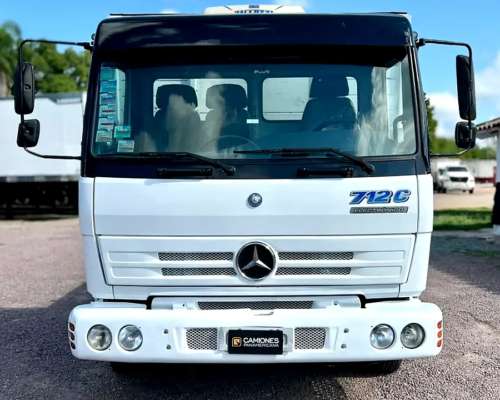 Camion Mercedes Benz 712 año 1999 con Carroceria Playa