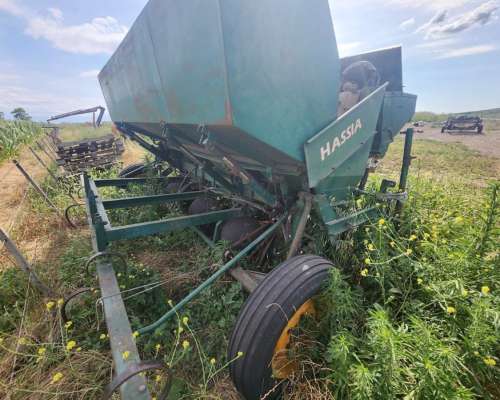 Sembradora de Papa Hassia 4 Surcos a 85 cm