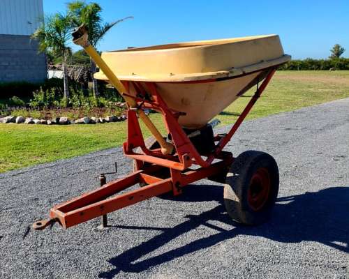 Fertilizadora Tanzi Pendular de 800 Kilos