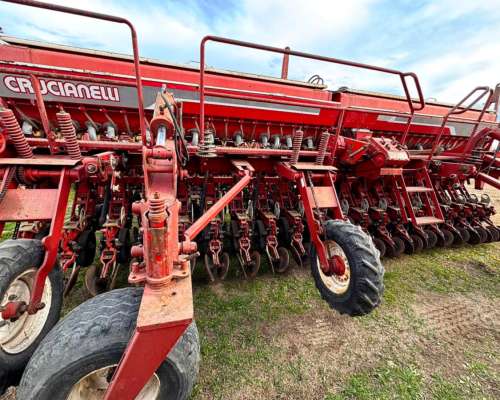 Crucianelli Pionera 4017 con Alfalfero y Kit Neumáticoo