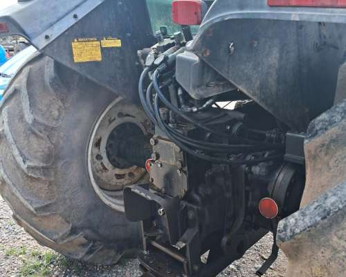 Tractor Valtra BM 110 Cabina Original con Pala