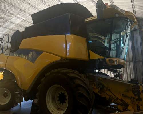 Cosechadora New Holland CR9060 - 2011 - 360hp - Usada