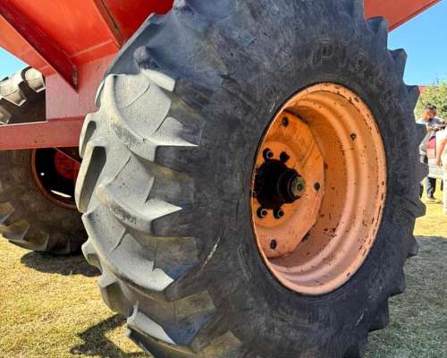 Monotolva Acepla de 10tn con Cubiertas en muy Buen Estado