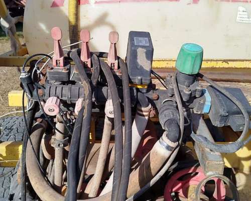 Pulverizador de Arrastre Releyco de 2000 Lts