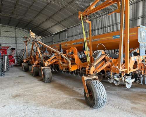 Sembradora Agrometal TX Mega 28 a 42 Neumatica
