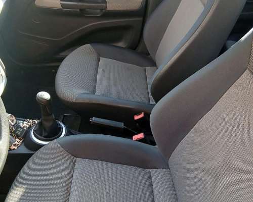 Auto Volkswagen Voyage 2012