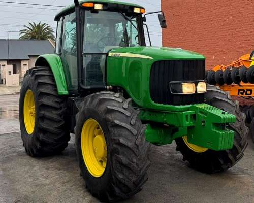 Tractor John Deere 7515. Paton