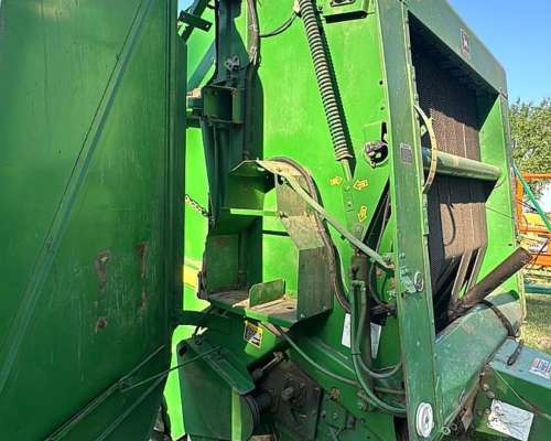Rotoenfardadora John Deere 566