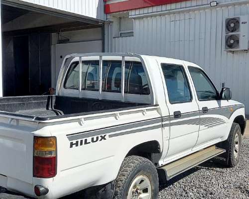 Toyota Hilux DX 3.8 DC 4X2
