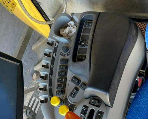 Cosechadora New Holland CR8.90 2017 - 571 HP - Usada
