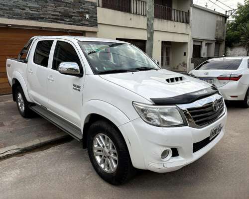 Oport. Solo 137.033 KM. Toyota Hilux SRV 4X2 C/D 3.0 Cuero