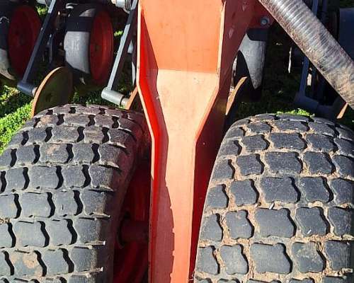 Sembradora Tanzi de 60 a 19 - Tolva 12.000 C/monitor - 2020