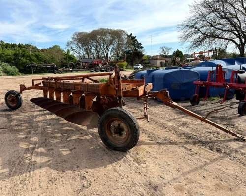 Arado Migra de 6 Rejas en muy Buen Estado General