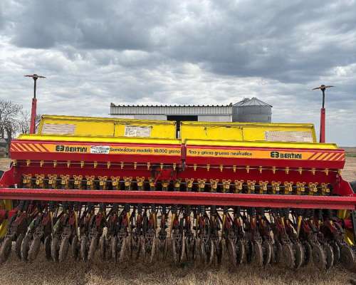 Sembradora Grano Fino Bertini 10.000. con Alfalfero