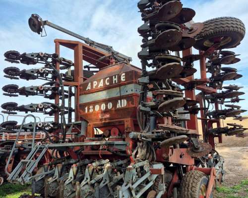 Sembradora Apache 18000 de 37 a 21 cm