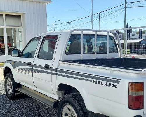 Toyota Hilux DX 3.8 DC 4X2