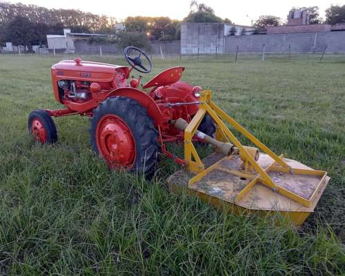 Vendo Tractor U25 Restaurado con Desmalezadora