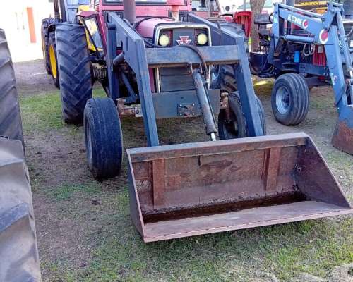 Tractor Massey Ferguson 1195 con Pala Cargadora y Cabina