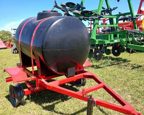 Tanque de 1.400 Lts con Chasis