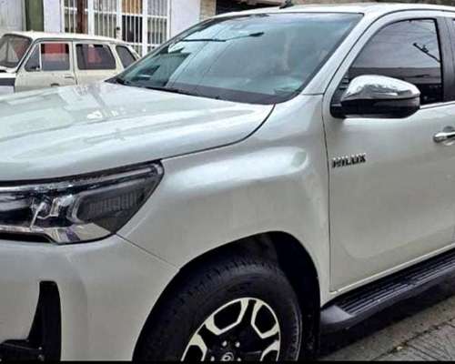 Toyota Hilux 2.8 TDI CD 4X4 SRX 204cv 2022 $44.799.000