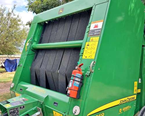 Rotoenfardadora John Deere 569