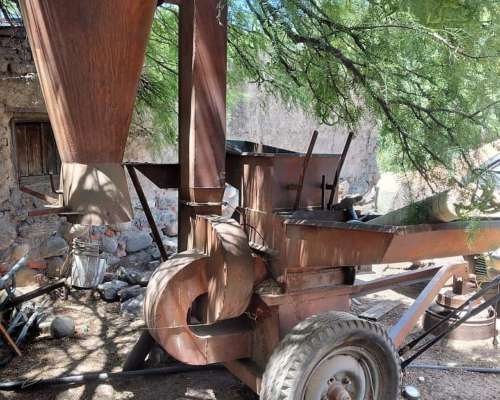 Vendo Molino para Pasto y Grano.