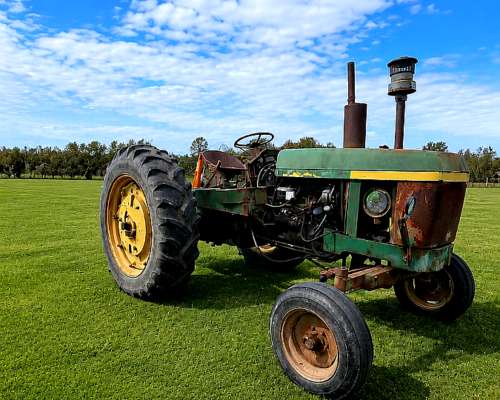 Tractor John Deere 2730