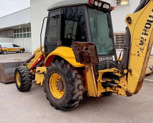 New Holland Retroexcavadora - año 2013
