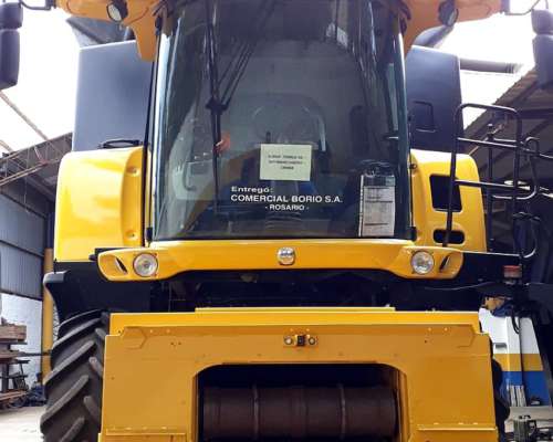 Cosechadora New Holland CR 9060 - 2012 - 390 HP - Usada