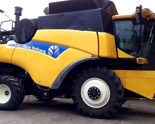 Cosechadora New Holland CR 9060 - 2012 - 390 HP - Usada